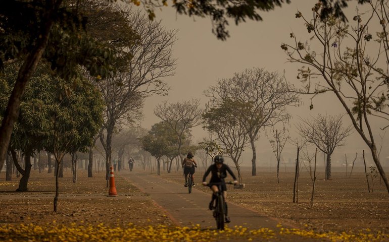 Saúde pede que população evite exposição à fumaça e atividades físicas