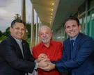 Lula se reúne com os presidentes do Senado, Davi Alcolumbre, e da Câmara, Hugo Motta, após vencer a eleição presidencial. - Foto: Ricardo Stuckert/PR