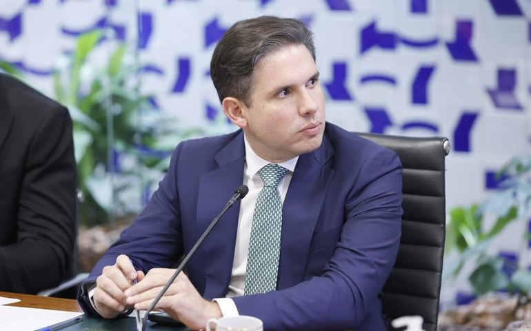 Motta pauta cassação de Ramagem no plenário e contraria decisão do STF