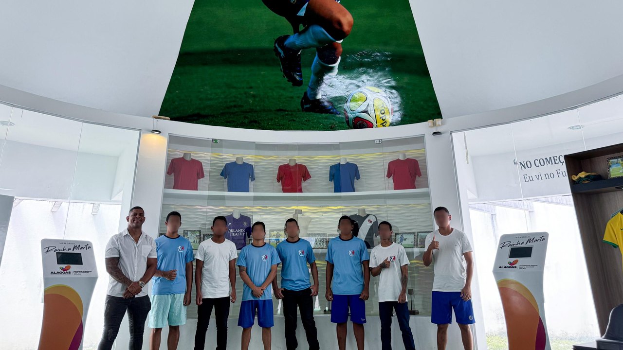 Socioeducandos visitam estádio Rei Pelé e conhecem história do esporte alagoano