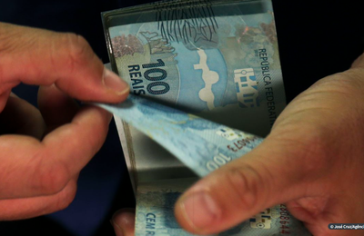 Segurados com NIS finais 5 e 0 recebem primeira parcela do 13º