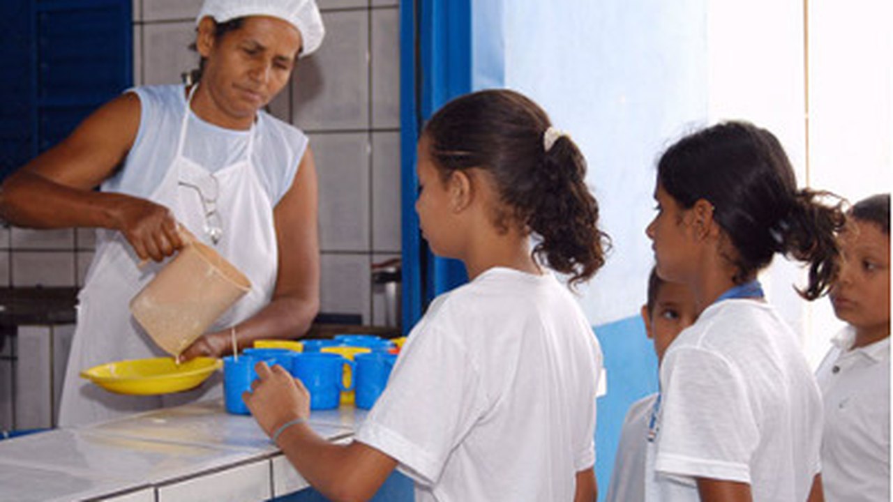 Secretaria notifica empresas para entrega da merenda escolar