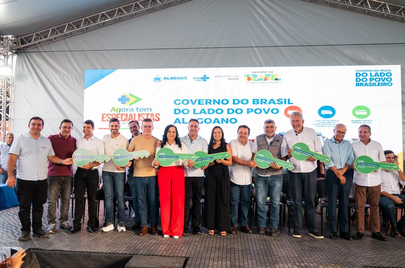 Ministério da Saúde entrega 12 unidades odontológicas móveis e anuncia investimentos em dois municípios alagoanos