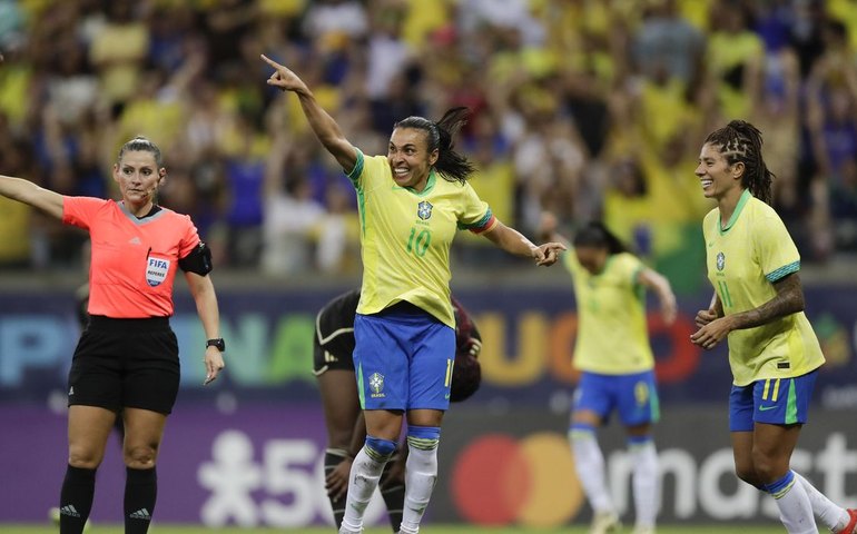 Renovada, seleção feminina goleia Jamaica na Arena Pernambuco