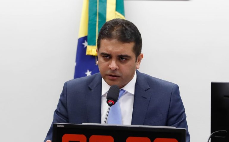 Comissão adia para a próxima semana votação de projeto que proíbe união homoafetiva