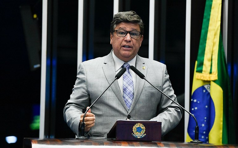 Carlos Viana sugere PEC para ampliar licença-maternidade a 180 dias