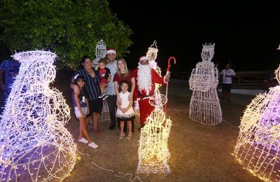 Alegria e emoção marcam acender das luzes da árvore de Natal instalada no Centro Histórico de Marechal