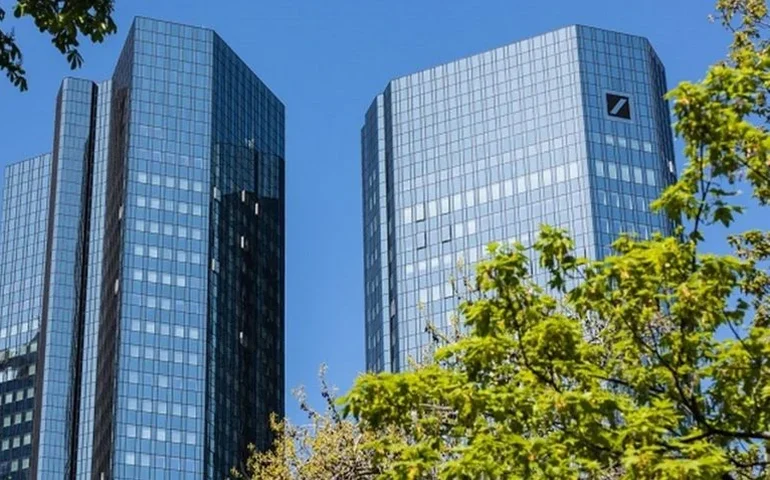 Deutsche Bank lucra mais que o esperado, mas provisões decepcionam