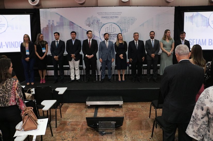 Primeiro dia do Congresso Alagoano de Direito Municipal e Eleitoral reúne grandes nomes do Direito Municipal