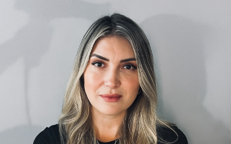 Quem é a empresária encontrada morta em apartamento com um tiro no peito