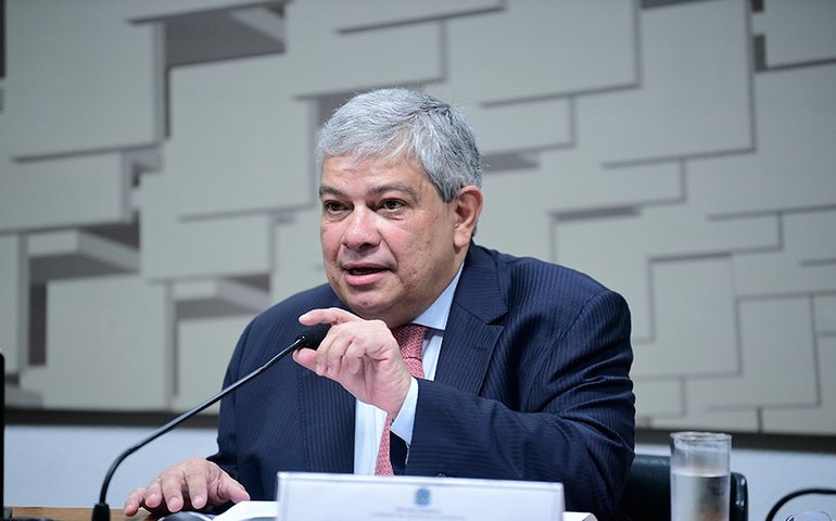 Diretor da IFI destaca necessidade de controlar dívida, ampliar investimentos e flexibilizar orçamento