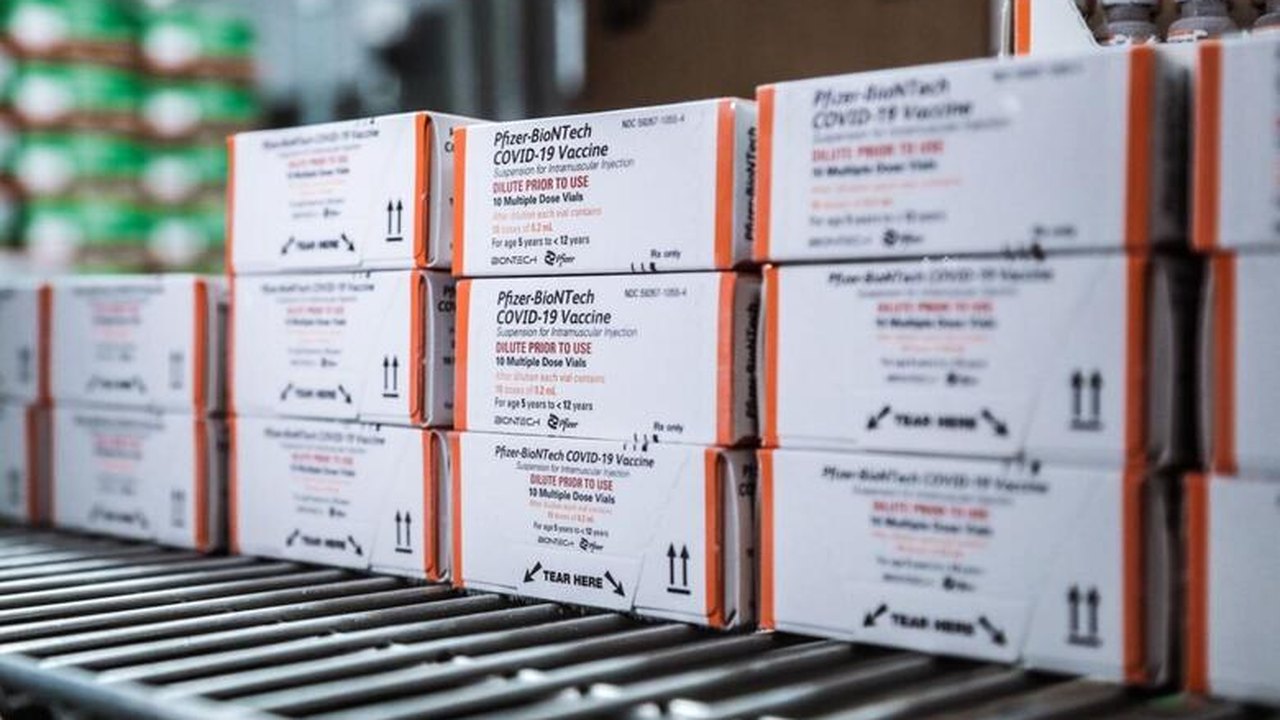Alagoas recebe primeiro lote de vacinas da Pfizer pediátrica contra a COVID-19