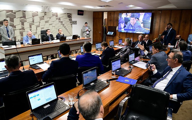 CAE aprova redução do valor de multas de ofício aplicadas pela Receita Federal