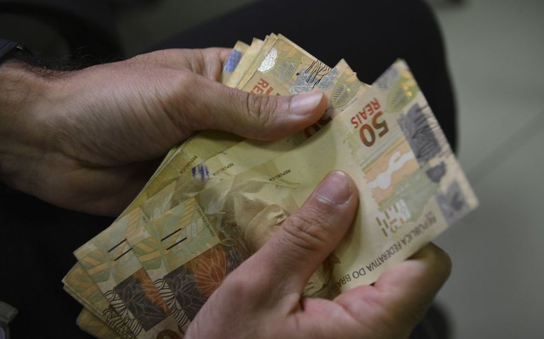 Anúncio do pacote de corte de gastos fica para a próxima semana