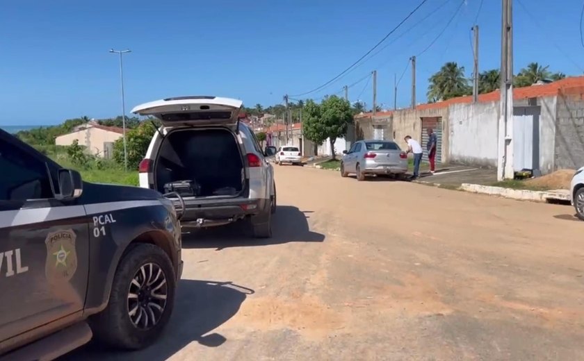 Polícia Científica Alagoas encontra vestígios de criminosos em veículo usado em assaltos