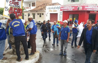 Segurança faz ação de reordenamento na Rua Cabo Reis