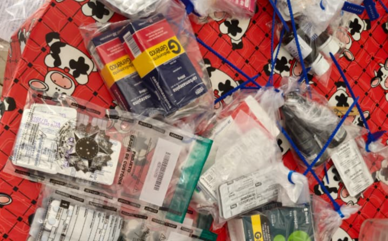 Polícia Civil apreende remédios controlados e armas em operação ligada a clínica interditada em Marechal