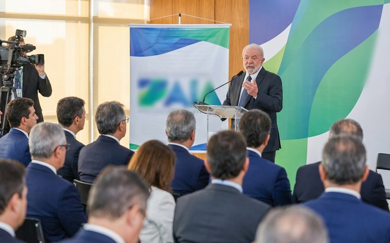 Lula agradece ao Congresso em meio a crise com Câmara e Senado