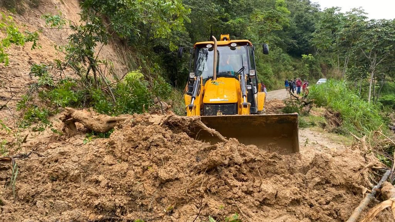 Prefeitura de Santana do Mundaú intensifica recuperação de estradas após fortes chuvas