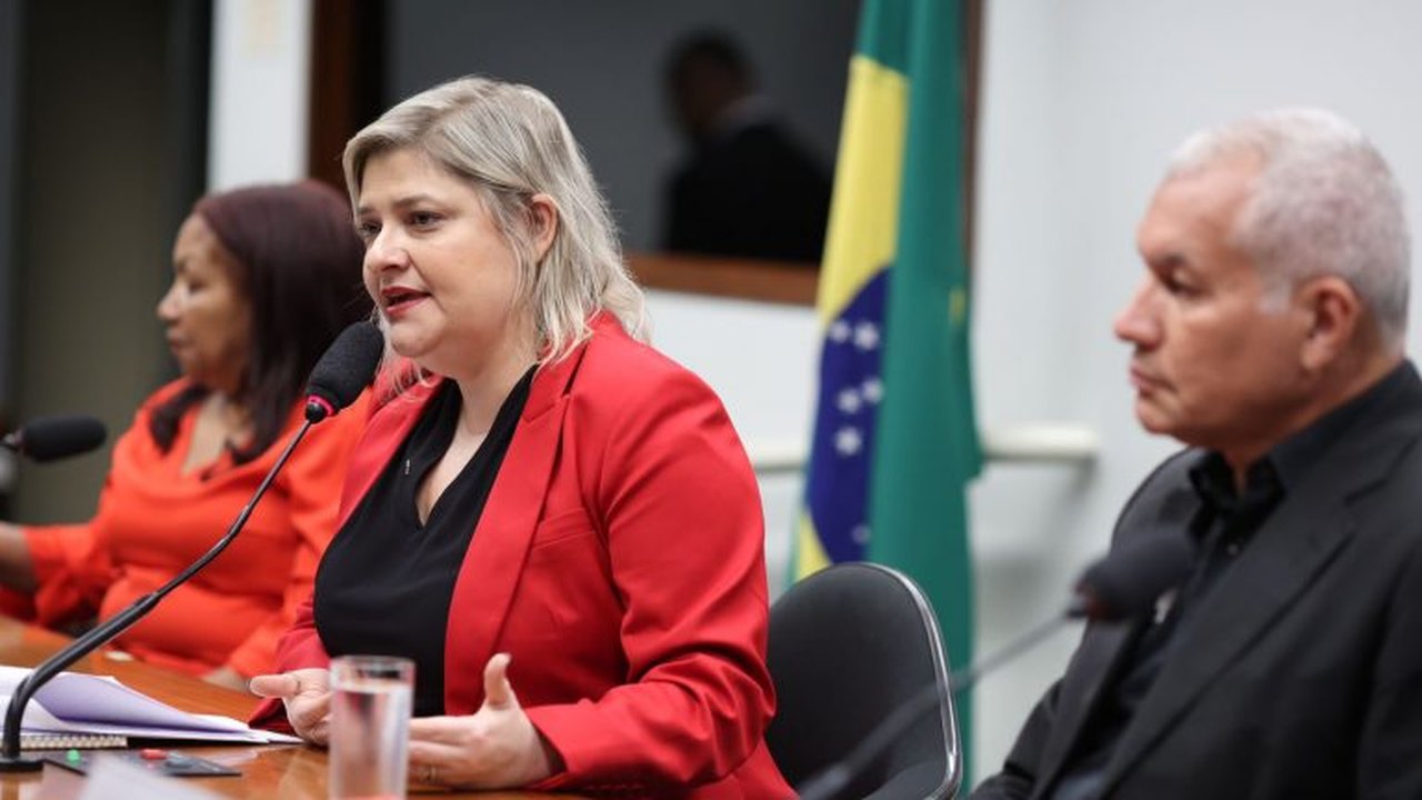 Servidores públicos reivindicam pagamento de benefícios congelados durante a pandemia