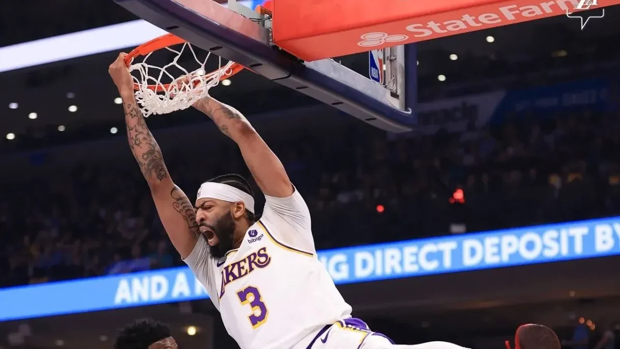 Lakers ofuscam 45 pontos de Ja Morant e abrem 2 a 1 nos playoffs; Heat e Suns ganham