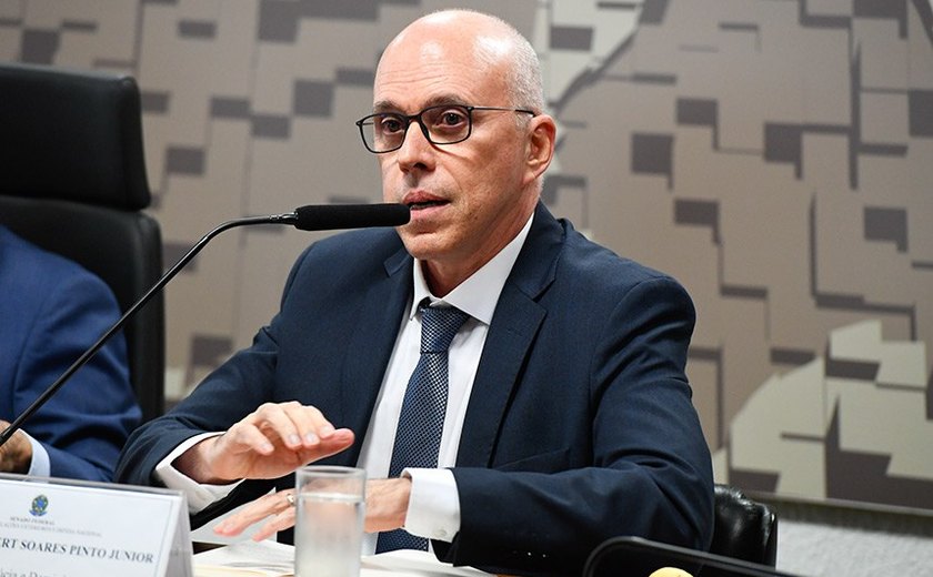 CRE aprova Colbert Junior para embaixada em Santa Lúcia e Dominica