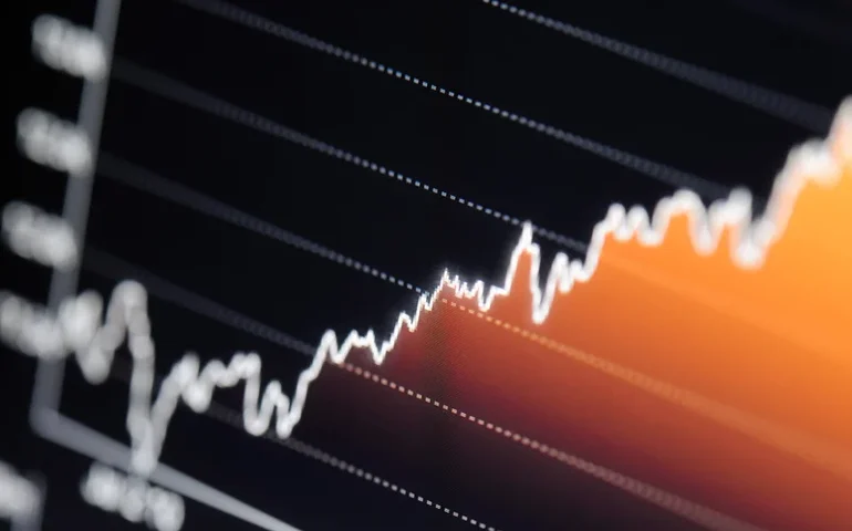 Taxas de juros curtas sobem após Copom adiar expectativa de cortes na Selic
