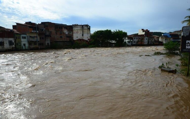 Chuva segue causando mortes e estragos em MG