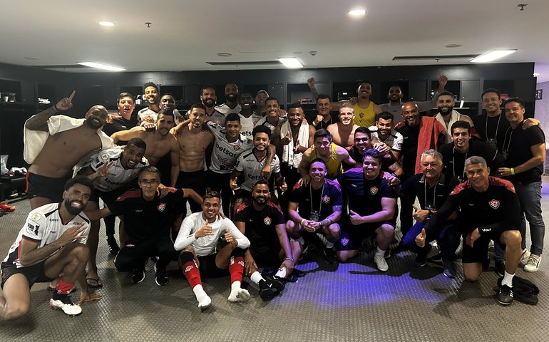 No 1º jogo sem Diniz, Fluminense perde para o Vitória e se afunda na lanterna do Brasileiro