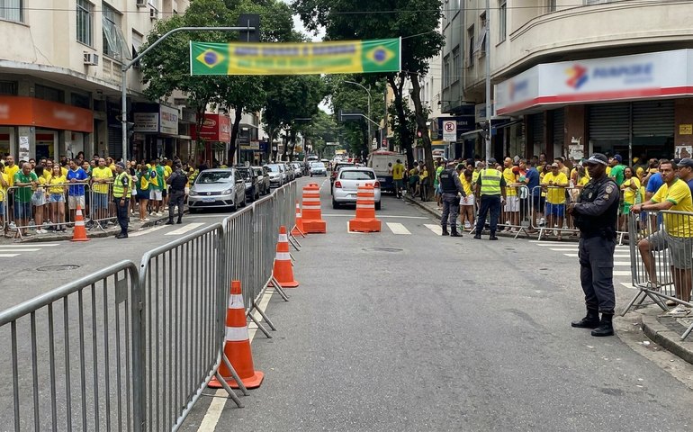Alzirão terá esquema especial de trânsito nos jogos do Brasil na Tijuca