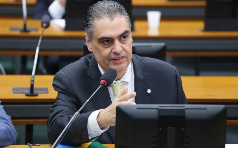 CCJ aprova projeto que estende aos municípios regras de refinanciamento de dívidas dos estados e do DF