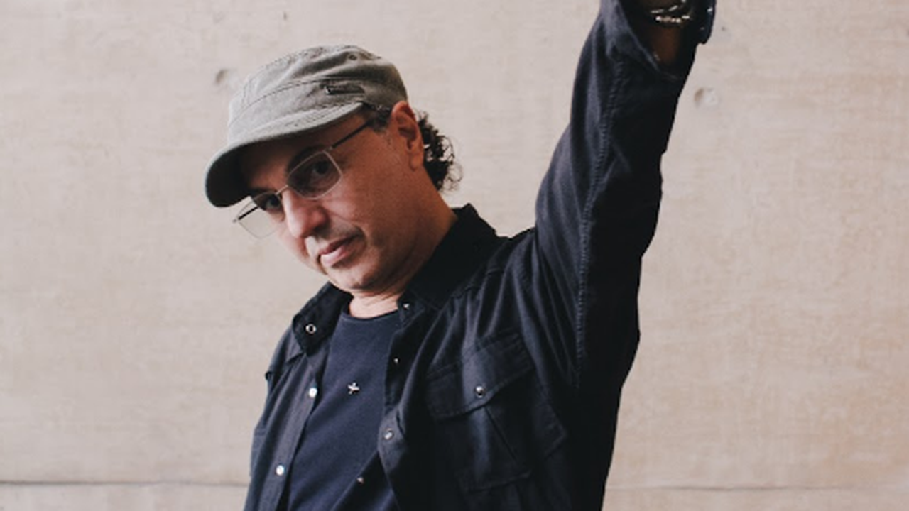 Zeca Baleiro anuncia novo single para dia 19