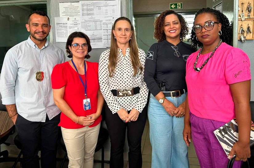 Juíza Juliana Batistela dialoga com detentas do presídio feminino Santa Luzia