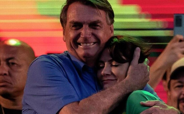 Bolsonaro defende Michelle e critica ataques internos após disputa sobre apoio a Flávio