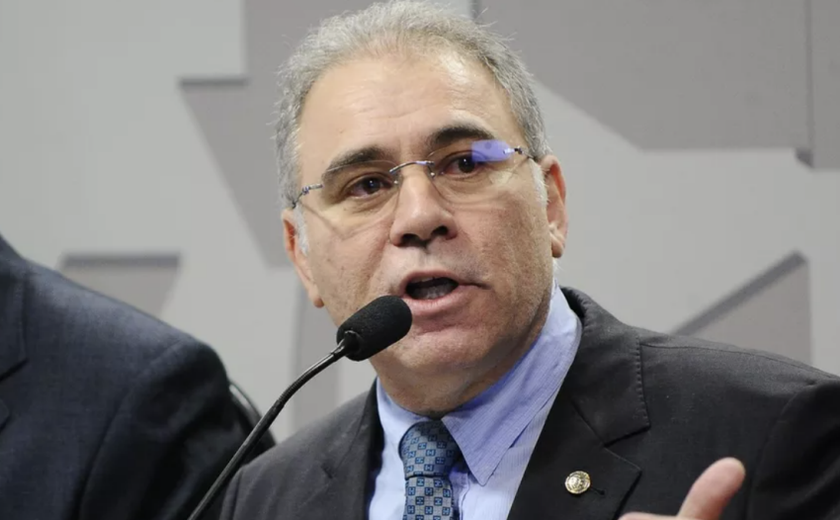 Ministro da Saúde diz que vacinará Bolsonaro &#8216;quando ele assim desejar&#8217;