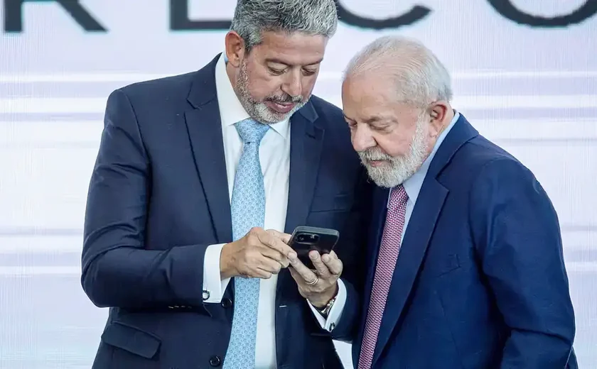 Lula e Lira conversam no Planalto na véspera de reunião entre poderes