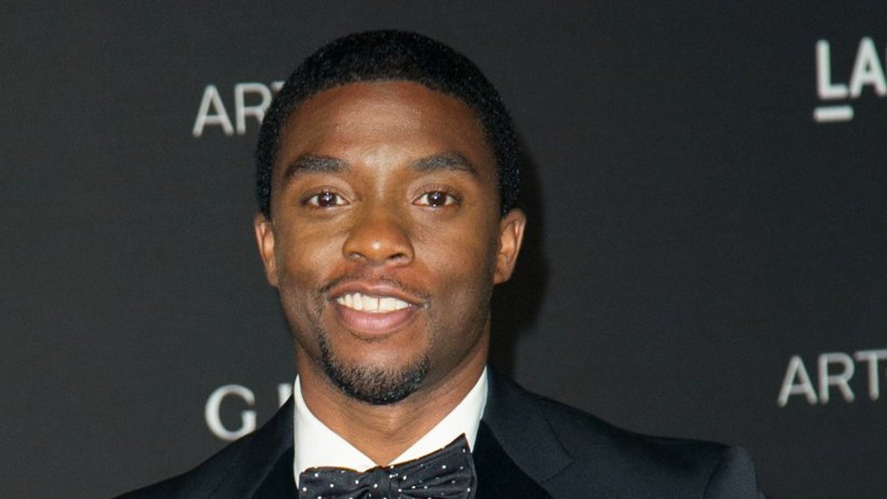 Herança milionária de Chadwick Boseman inspira disputa familiar seis anos após a morte do ator; entenda