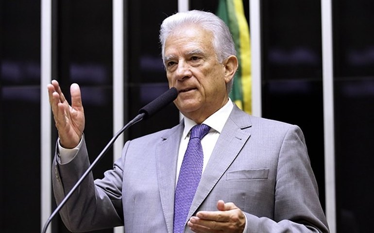 Lei dá o nome de Alfeu Teodoro de Oliveira a trecho da rodovia BR-272, no Paraná