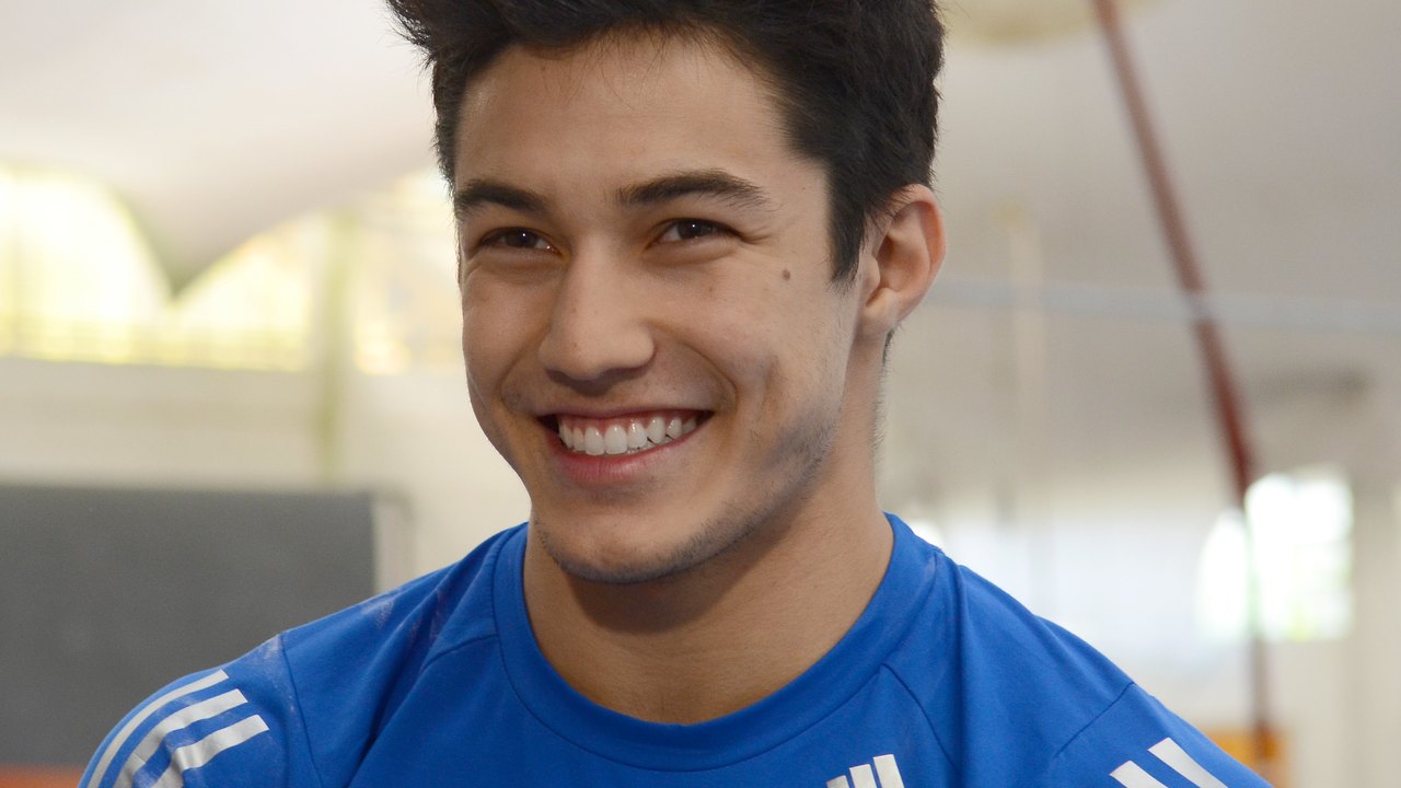 Arthur Nory e mais 13 campeões pan-americanos homenageiam profissionais da saúde