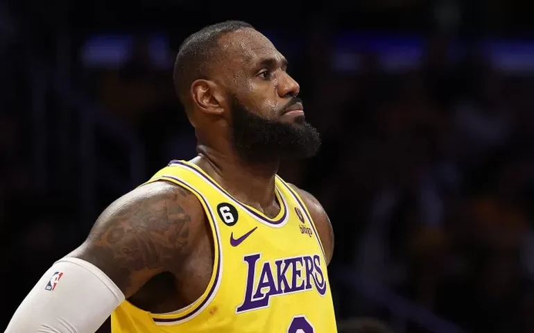LeBron James descarta aposentadoria e confirma presença na próxima temporada da NBA