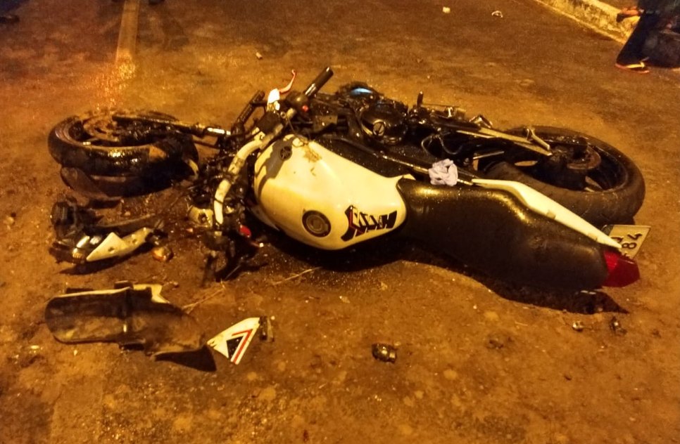 motocicleta ficou destruida