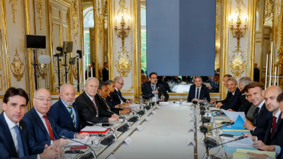 Macron pede inclusão de cláusulas-espelho para acordo UE-Mercosul