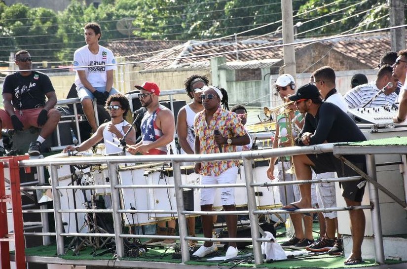 Mela Mela anima foliões e leva milhares as ruas de São José da Laje