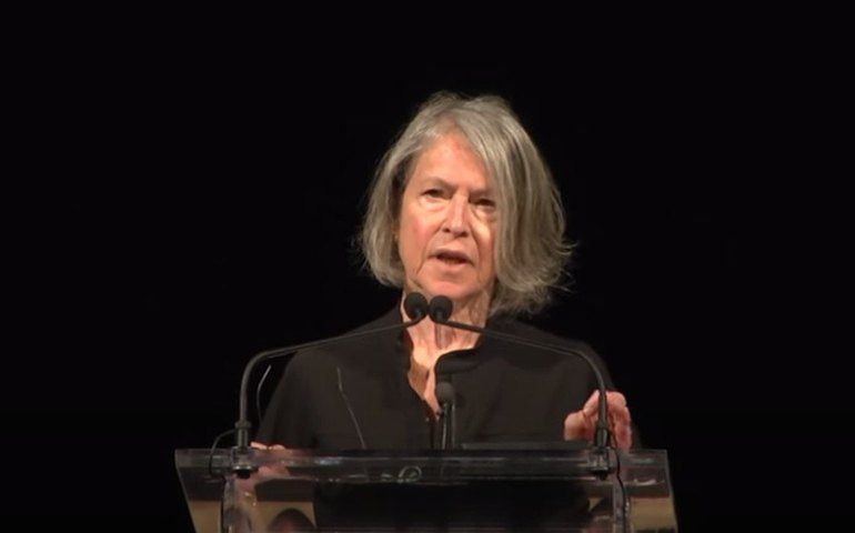 Morre Louise Glück, poeta ganhadora do prêmio Nobel, aos 80 anos