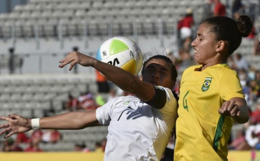 Brasil vai à 4ª final seguida no futebol em jogo de lambanças das goleiras