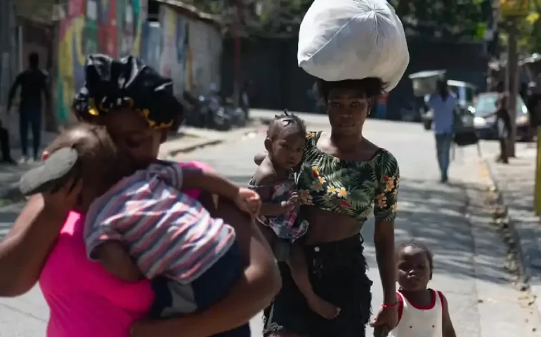 Crise no Haiti: deslocados por violência de gangues devem ultrapassar 400 mil nos próximos meses, diz ONU