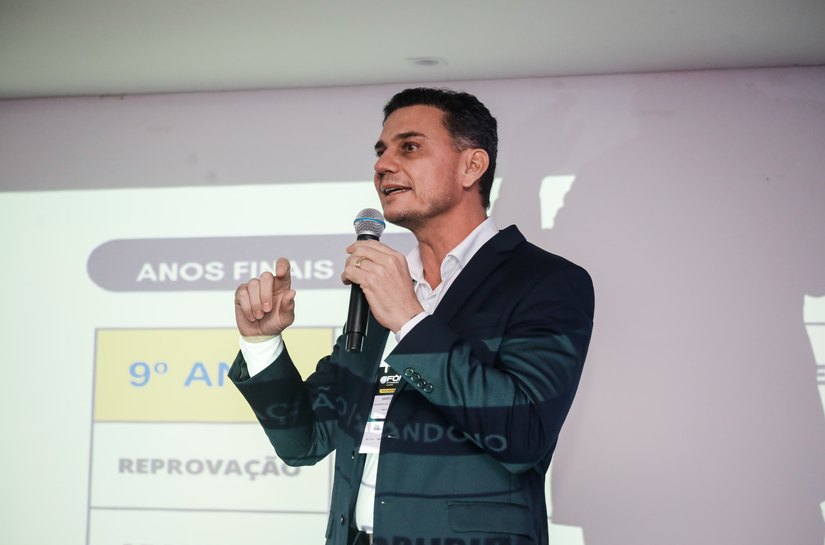 Marcos Beltrão destaca uso de tecnologia na educação de Coruripe durante Fórum de Cidades Digitais e Inteligentes