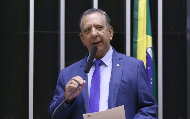 Comissão aprova projeto que prevê capacitação para auxiliares se tornarem técnicos de enfermagem