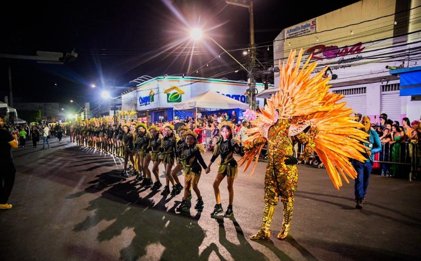 Em clima de festa, Arapiraca celebra seus 100 anos de história com tradicional desfile cívico-militar