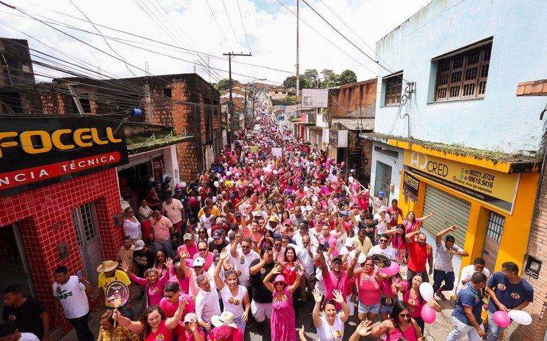 Caminhada de Gabi Gonçalves arrasta multidão pelas ruas de Rio Largo